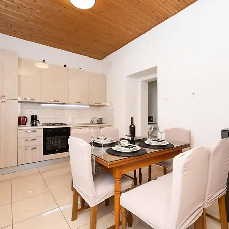 Family House 3*