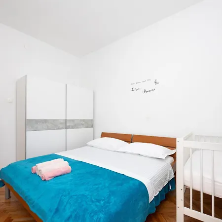 Pensión Family House