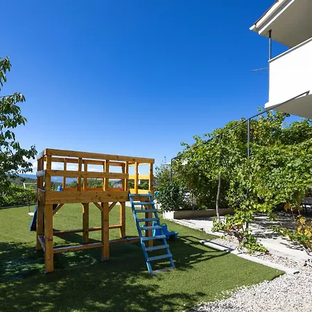 Pensión Family House 3*