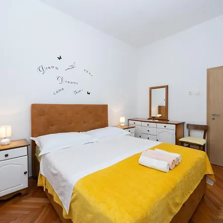 Pensión Family House